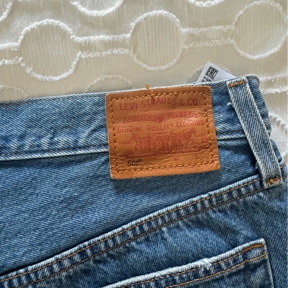 Levi’s Jean Shorts - Picture 3 of 4